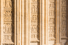<b>JAUNE</b> | Fresque en façade de la cathédrale Saint-Jean de Lyon