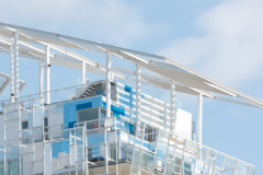 <b>BLEU</b> | Fait de la résidence YCONE, construite par l'architecte Jean NOUVEL (LYON, Quartier de la CONFLUENCE)